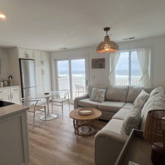 Comfortable living room area at Driftwood Motel in Point Pleasant Beach, NJ