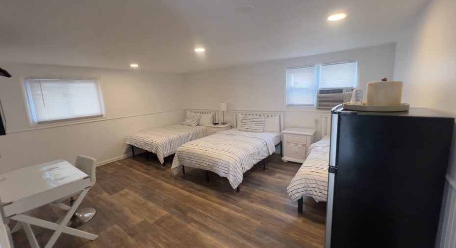 Triple bed suite with queen, full, and twin beds at Driftwood Motel in Point Pleasant Beach, NJ